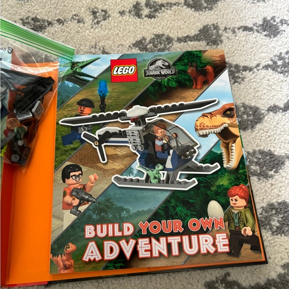 Lego build your own adventure- Jurassic World - Picture 3 of 3
